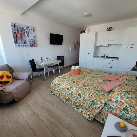 Rosato 3 Sea View Apartment Линьяно-Саббьядоро Экстерьер фото